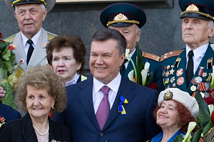 Янукович поблагодарил ветеранов за победу