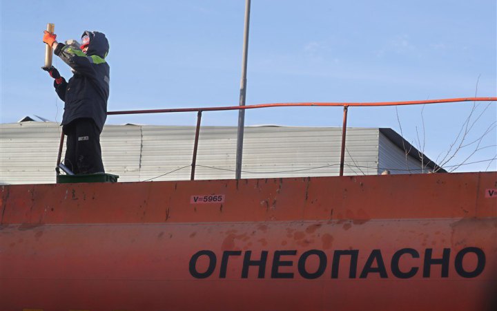 Bloomberg: РФ збільшила знижки на нафту, щоб утримати покупців в Індії