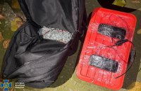 У Дніпрі затримали харків'янку, яка намагалася підірвати авто поліцейського на замовлення РФ