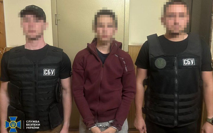 CБУ затримала ймовірного інформатора РФ, який встановив мінікамеру для шпигування за ешелонами ЗСУ