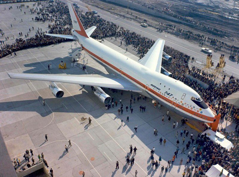 Перший Boeing 747 на церемонії викатки в Еверетт, недалеко від Сіетла, 30 вересня 1968 р.