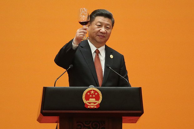 Си Цзиньпин во время банкета в честь открытия форума
