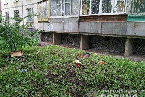 В Харькове прохожий спас ребенка, выпавшего из окна шестого этажа 