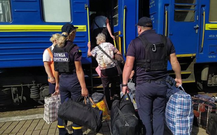 З початку повномасштабного вторгнення РФ з Донбасу співробітники ДСНС евакуювали 9 808 людей