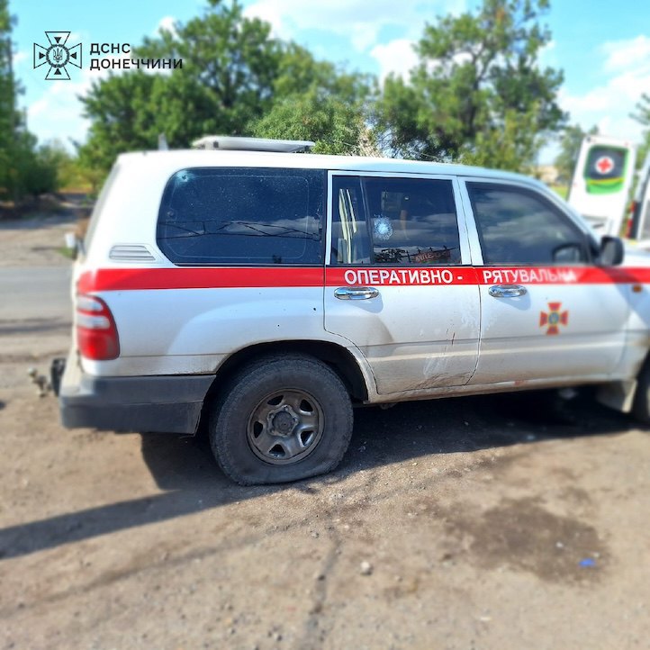 У Донецькій області ворог обстріляв авто рятувальників