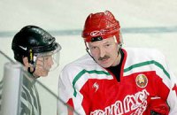Лукашенко: $5000 для спортсменов - не деньги, они ездят на иномарке, а на заднем сиденье сами знаете кто...