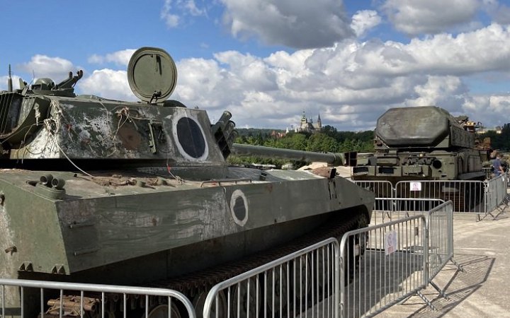 У центрі Праги відкрили виставку знищеної російської техніки