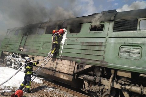 В Луганской области сгорел тепловоз грузового поезда