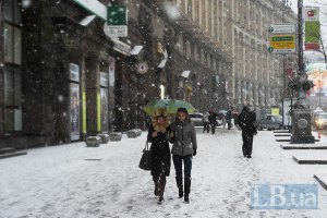 Синоптики продовжують обіцяти сніг у Києві і на вівторок