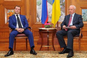 Азаров и Медведев начали переговоры о газе