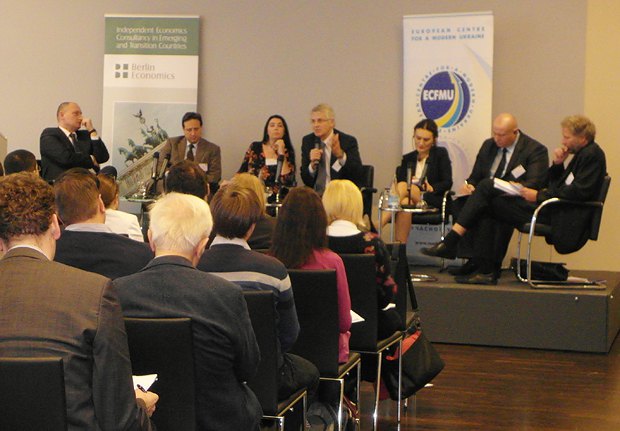 Дискуссионная панель по экономике с участием European Center for a Modern Ukraine на саммите в Вильнюсе в октябре 2013