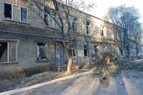 Окупаційні війська обстріляли ковід-лікарню на Донеччині (оновлено) 