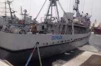 Судно "Почаев" обстреляли с буровых платформ в Черном море