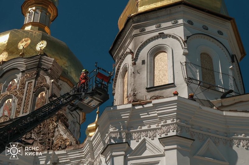 Лавра, ремонтні роботи