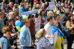 В Харцызске прошел митинг за единство Украины