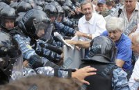 Печерский суд арестовал трех бывших беркутовцев, задержанных в Харькове