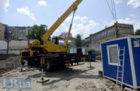 Киевляне пытаются остановить незаконное строительство УПЦ КП в Десятинном переулке