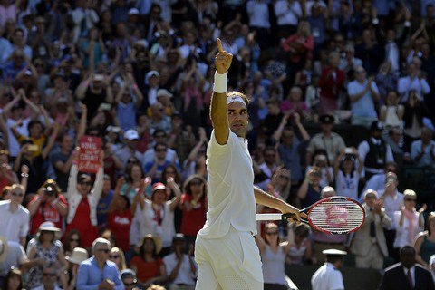 Федерер вышел в полуфинал Уимблдона, отыграв три матчбола