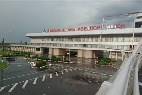 Из-за сильной бури в аэропорту Минска столкнулись два самолета