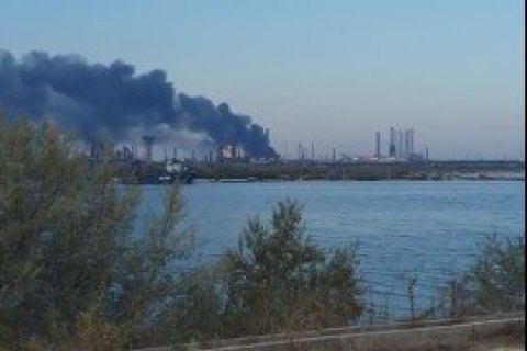 На нефтеперерабатывающем заводе в Румынии произошел пожар