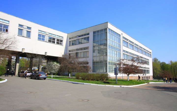 У Києві внаслідок ворожої атаки пошкоджено гуртожитки авіаційного інституту