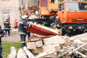 Луцкие спасатели завершили работы на месте обвала дома