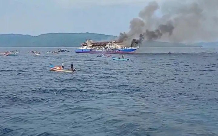 В Індонезії у пожежі на поромі загинуло 5 осіб, сотні отримали поранення 