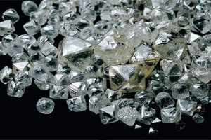 В багаже израильтянина нашли полтора килограмма алмазов