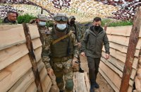 Зеленский побывал на позициях военных близ Крыма