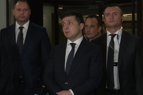 Зеленский анонсировал продление закона об особом порядке местного самоуправления на Донбассе еще на год