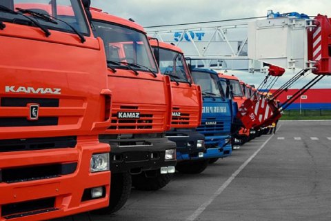 Daimler припиняє співпрацю з російським КАМАЗом
