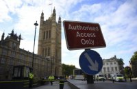 Британський парламент піде на чотиритижневий карантин
