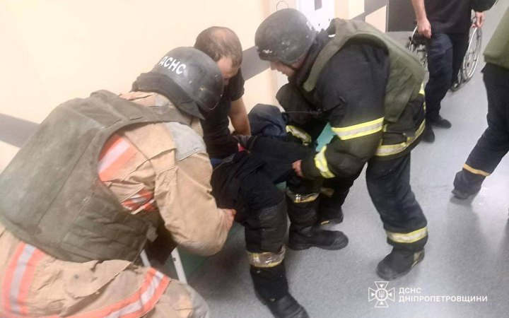 У Нікополі росіяни поранили трьох бійців ДСНС 