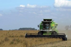 В Украине увеличат производство отечественных комбайнов и тракторов