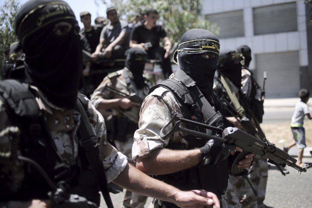 Бойовики ХАМАС під час маршу в Газі.