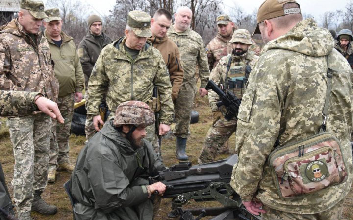 Сирський відвідав бойові частини на Бахмутському та Лиманському напрямках