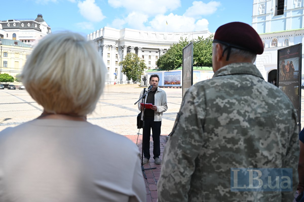 Заступник директора Національного військово-історичного музею України з наукової роботи, історик Ярослав Тинченко, під час відкриття фотовиставки 
