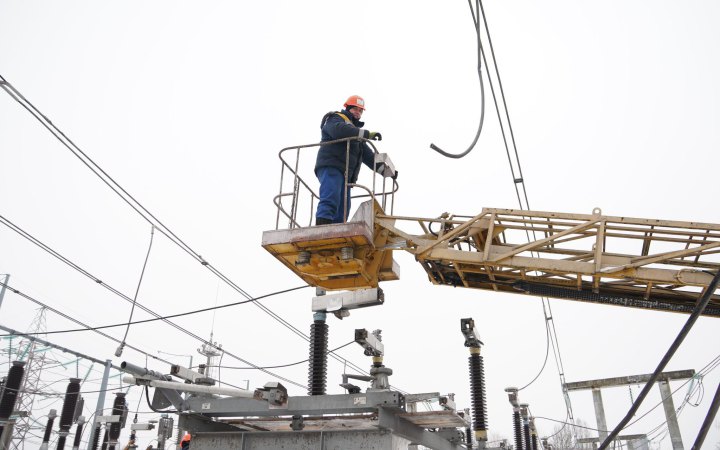 Міненерго повідомило про відключення світла і проблеми з газопостачанням через обстріли у низці областей