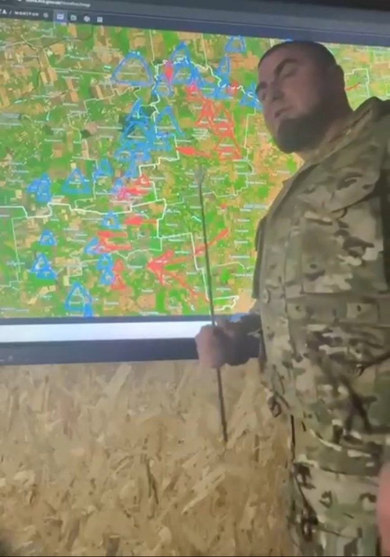 Полковник Валентин Манько і мапа