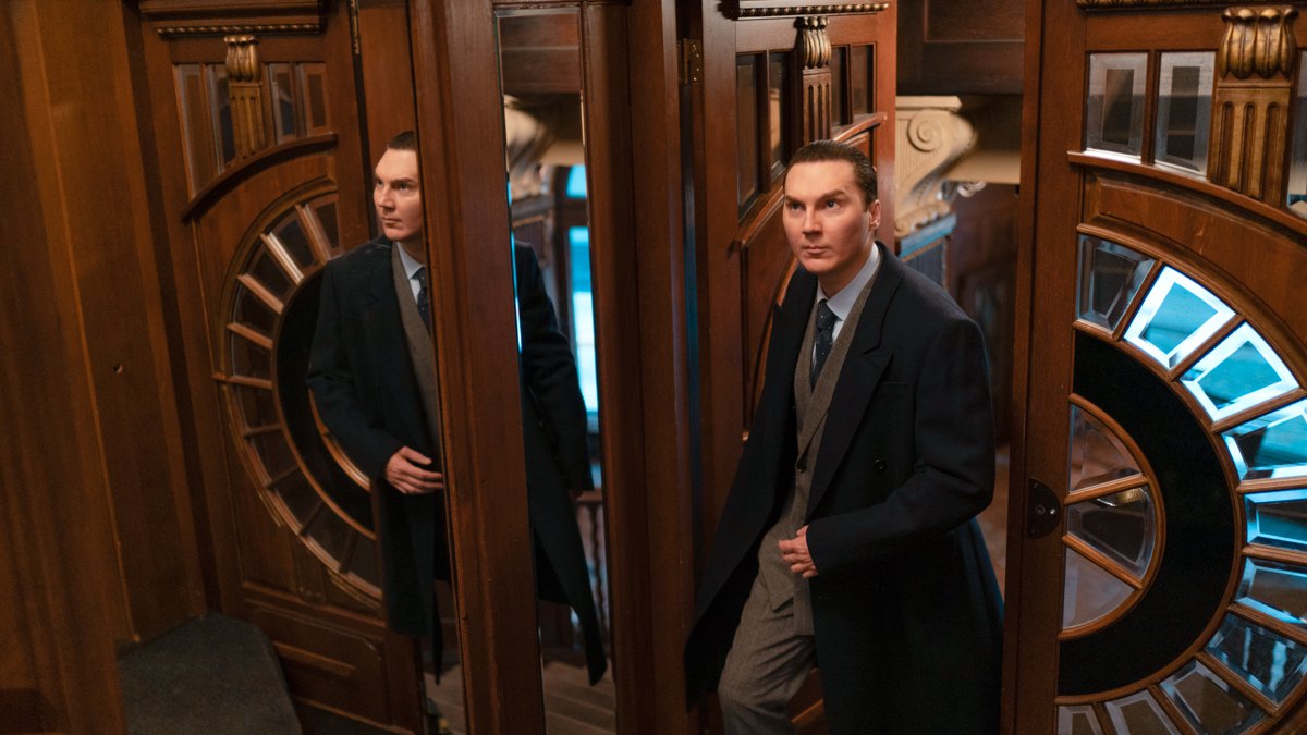 Кадр з фільму «Кремлівський чарівник» .