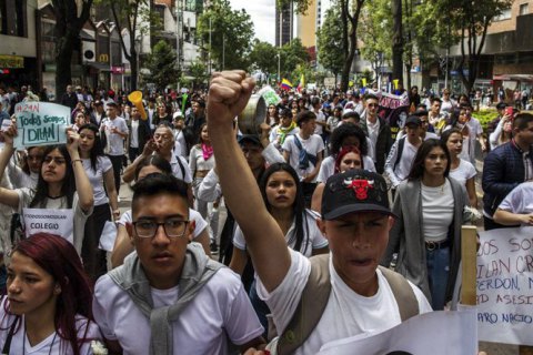 Колумбію охопили масові акції проти уряду: близько 300 поранених, троє загиблих