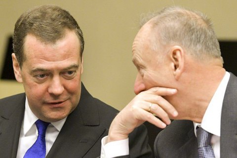 Медведєв закликав керівництво РФ відмовитися від контактів із владою України до її зміни 