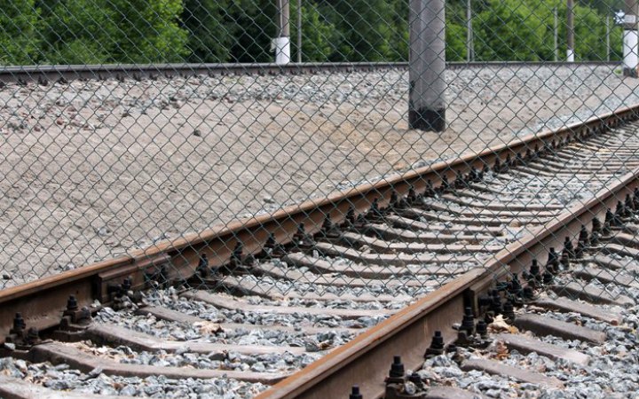 ​Через схід порожніх вантажних вагонів на Рівненщині затримується низка потягів