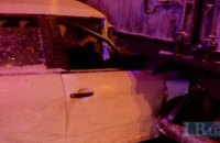 В Киеве такси с маленьким ребенком на полной скорости врезалось в грузовик