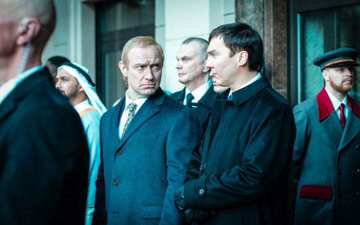 «Ван боул оф каша»: перший погляд на скандальний фільм «Кремлівський чарівник», який показали у Венеції 