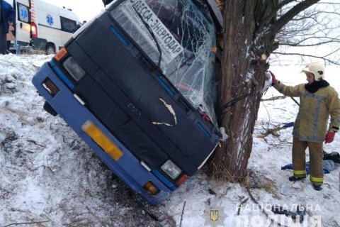 В Херсонской области рейсовый автобус с пассажирами слетел в кювет