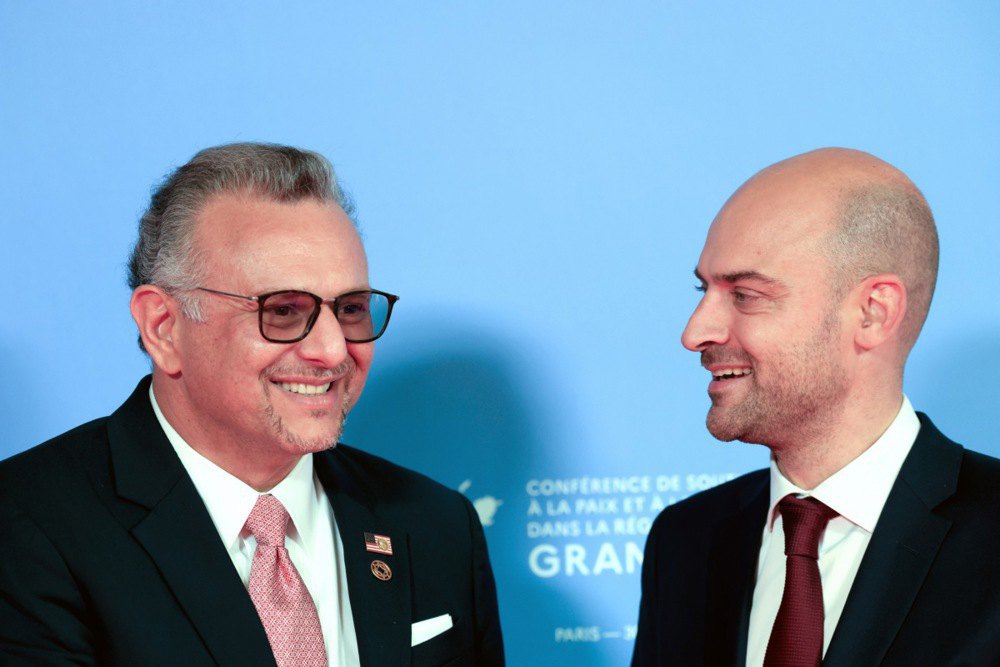 Міністр закордонних справ Франції Жан-Ноель Барро (праворуч) і старший радник президента США з питань арабських та африканських
справ Массад Булос