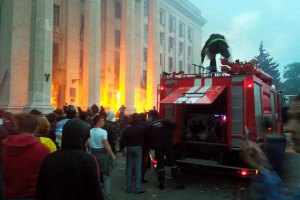 Дом профсоюзов в Одессе загорелся из-за коктейлей Молотова, брошенных сверху, - предварительная версия МВД
