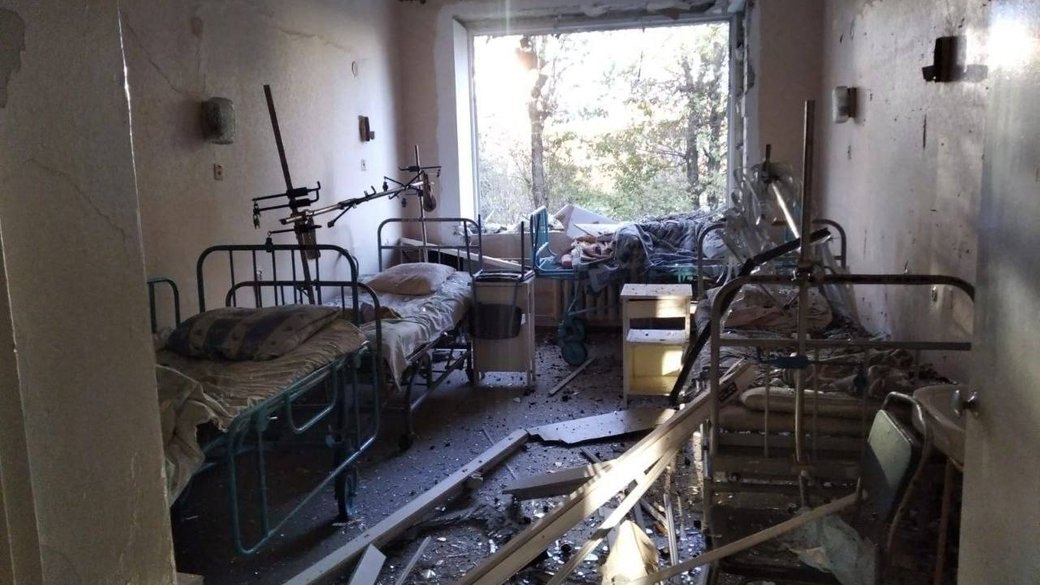 Наслідки обстрілу лікарні в Куп’янському районі, 3 жовтня 2022. 