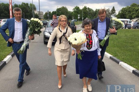 В аеропорт приїхали мама і сестра Надії Савченко